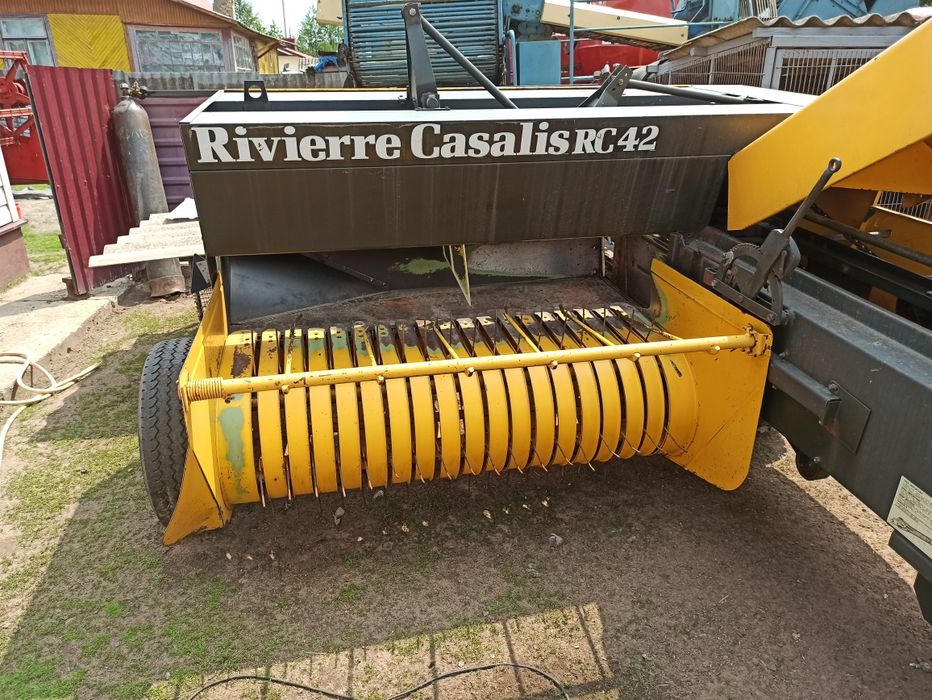 Прес підбирач Rivirre casalis