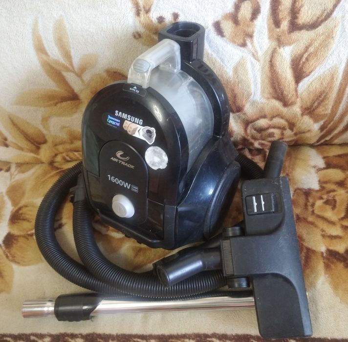 Пылесос Samsung.