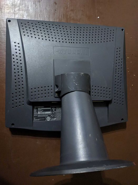17" монітор HYNDAI L70A. Живлення на 12В.