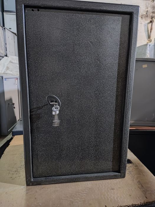 Продаю б.у  сейф ЛУКА ШО 065