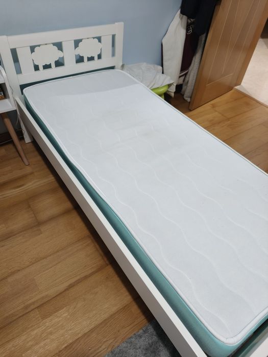 Vendo cama criança 160x70 cm com colchão novo  de espuma com 14 cm de altura