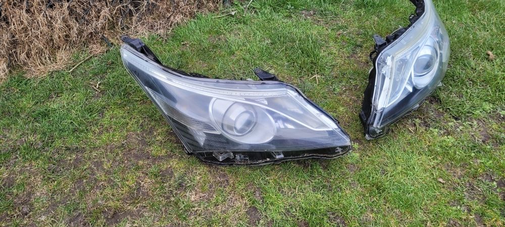 Lampa przód prawa lewa avensis t27 polift