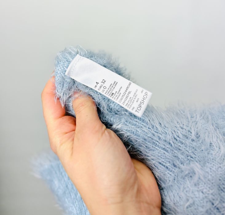 Błękitny puszysty sweter dopasowany XXS 32 Topshop