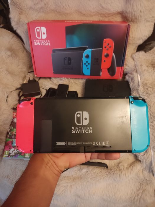 Nintendo Switch completa + 2 jogos — Excelente estado