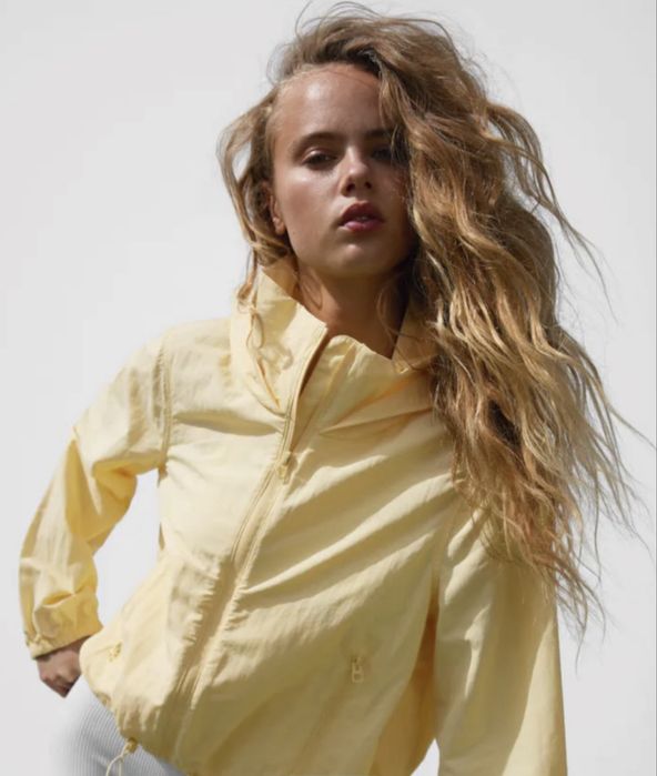 Продам стильну вітровку Zara