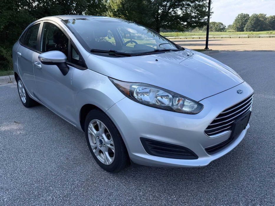 Ford Fiesta SE      2016