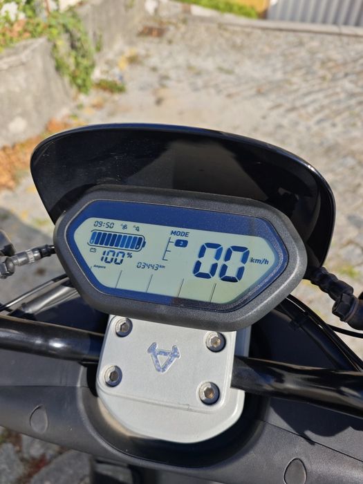 Mota Scooter Elétrica NiU N1S C/Nova
