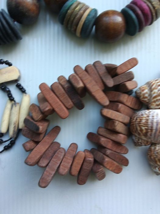 Pulseiras em madeira artesanais