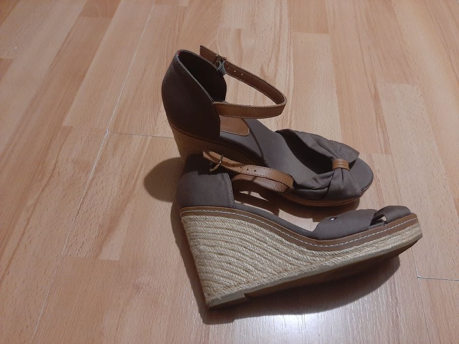 Sandały na koturnie Tommy Hilfiger 41