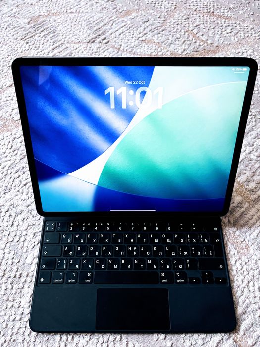 iPad 12.9 Pro, iPad 11 Pro + Magic Keyboard