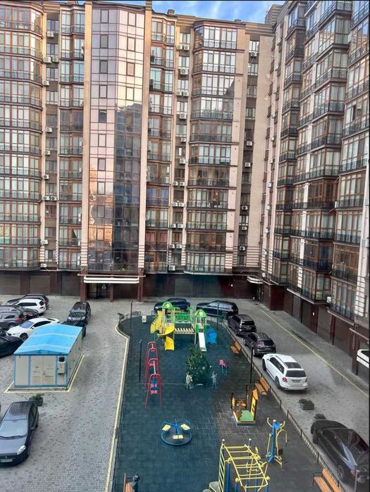 Продам 4 кімнатну квартиру  ЖК «Атлант» Центр Парк Глоби Поля Вигідно