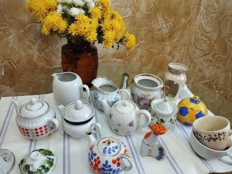 Чашки, чайник заварник