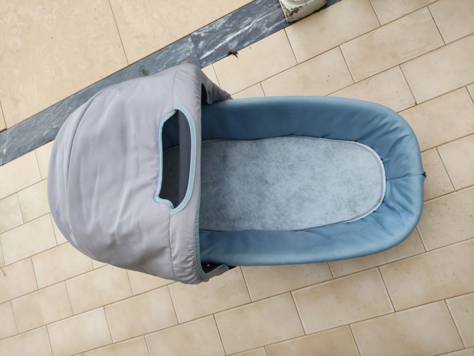 Alcofa com algumas marcas de uso