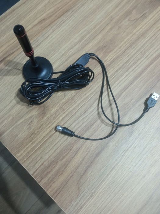 Antena ,rozdzielacze antenowe, przewód antenowy ,złączki antenowe .