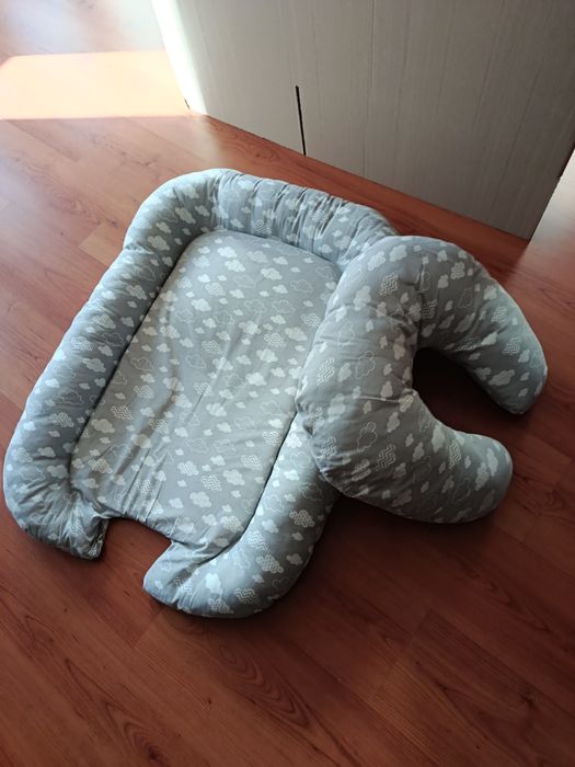 Vendo ninho e almofada de amamentação