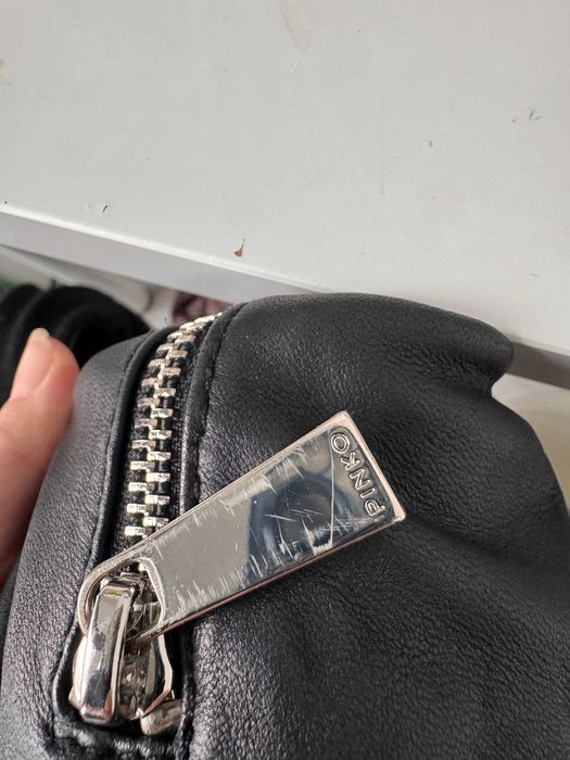 Pinko skórzane spodnie joggery cvzarne wełniane ze sznurkiem