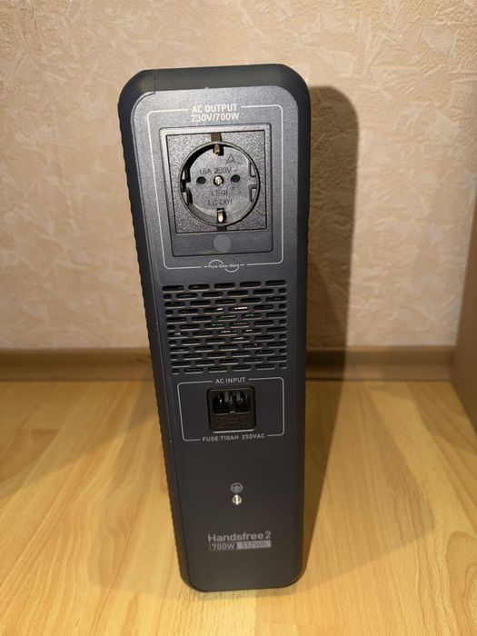 Зарядна станція Bluetti Handsfree 2