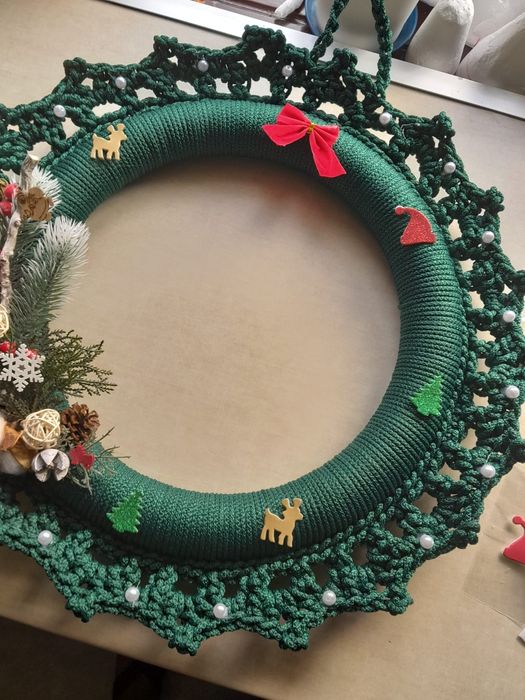 Wianek Bożonarodzeniowy na szydełku, rękodzieło