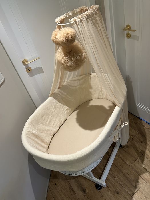 Kosz Mojżesza na kółkach