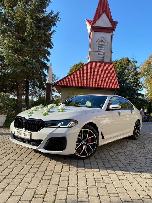 Auto do ślubu BMW 5 G30 2023r FOTOBUDKA 360 napis LOVE led na ściankę