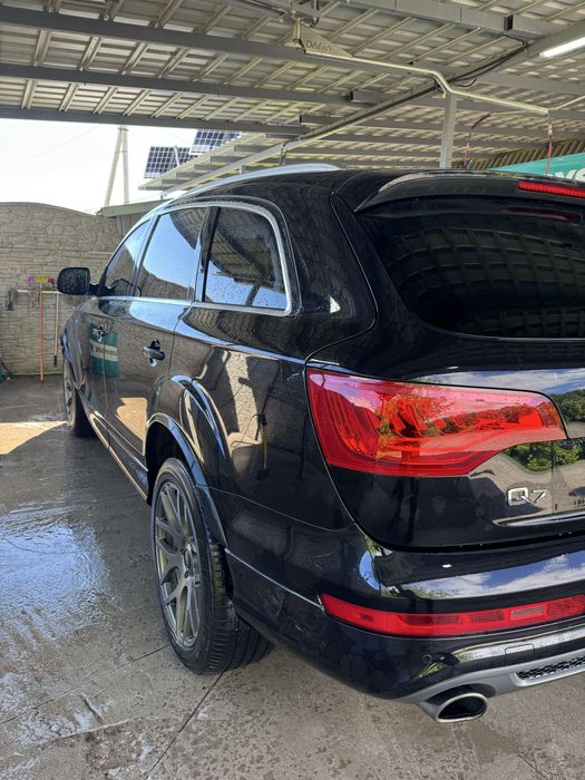 Audi q7 3.0 tdi 2012. 183км