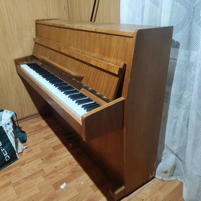 Pianino firmy legnica polskiej produkcji