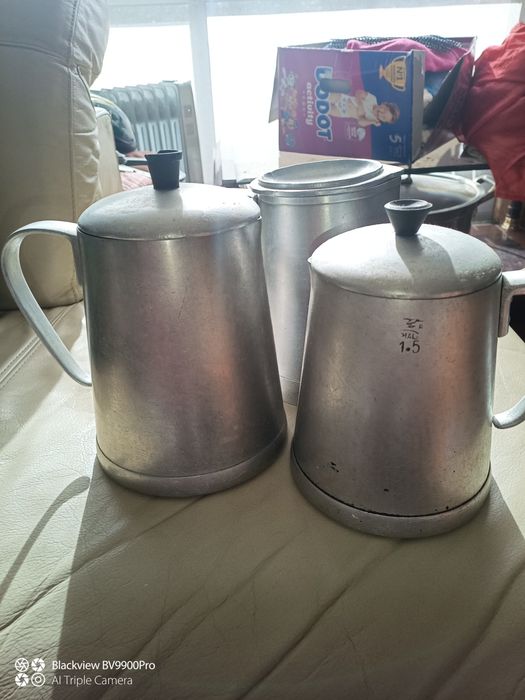 Três cafeteiras alumínio fundido