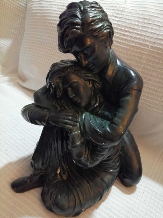 Estátua de casal