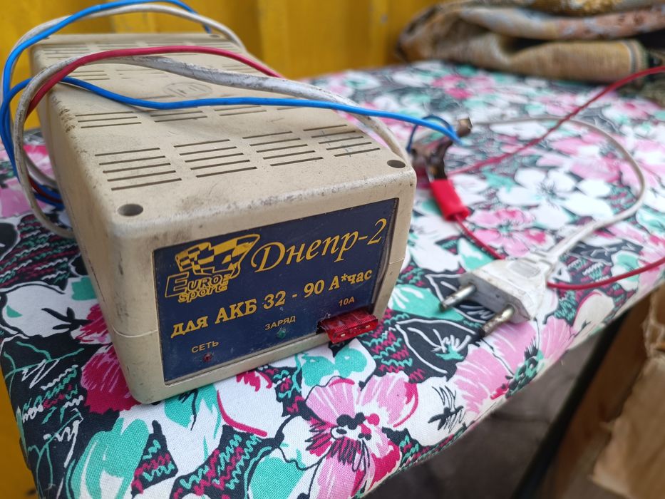 Зарядний  пристрій імпульсний до АКБ Днепр 2