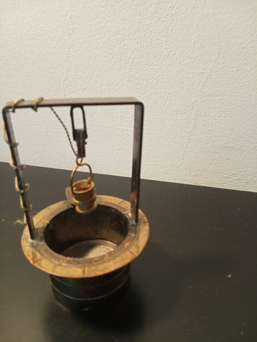 Antigo Cinzeiro em metal em forma de poço "Trench art" - Como novo