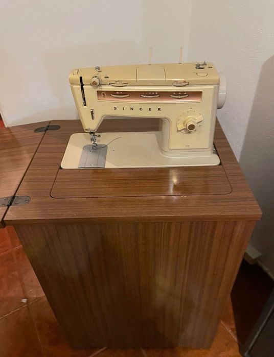 Máquina de costura antiga -  Singer