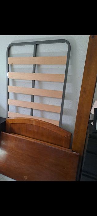 Cama solteiro ( madeira maciça)+ estrado
