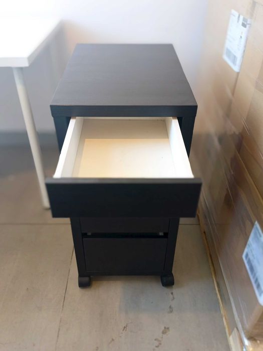 Szafki IKEA biała i czarna