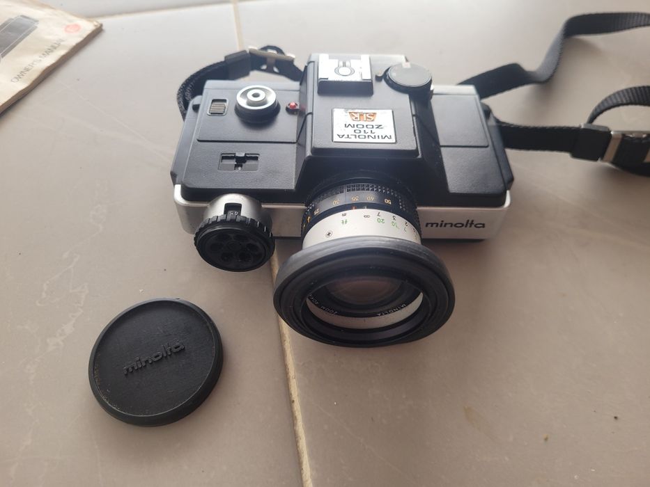 Máquina fotográfica vintage Minolta 110 Zoom SLR