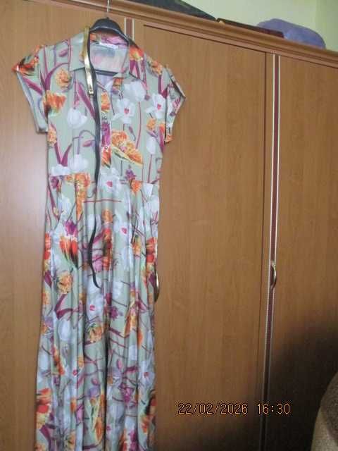 Продам плаття шовкове довге нове розмір 50.         480грн.