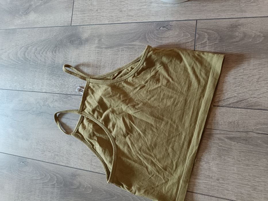 Top s khaki h&M .