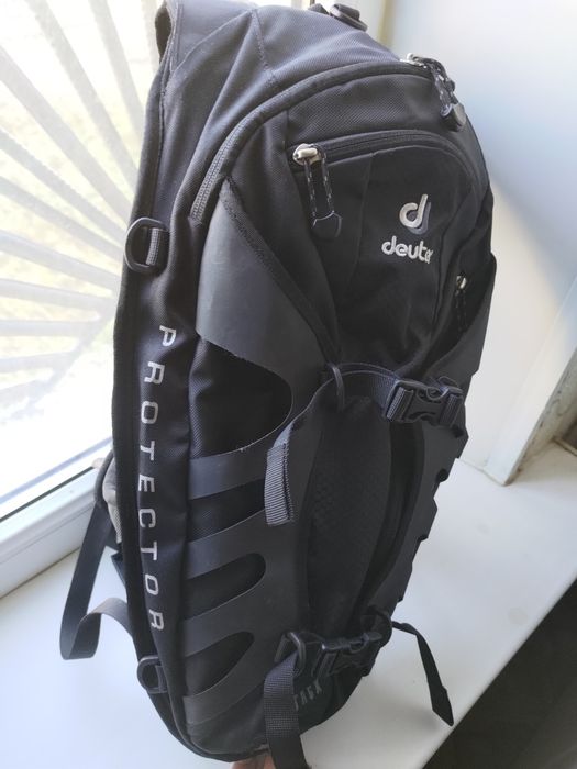Рюкзак Deuter ATTACK зі встроеним захистом спини