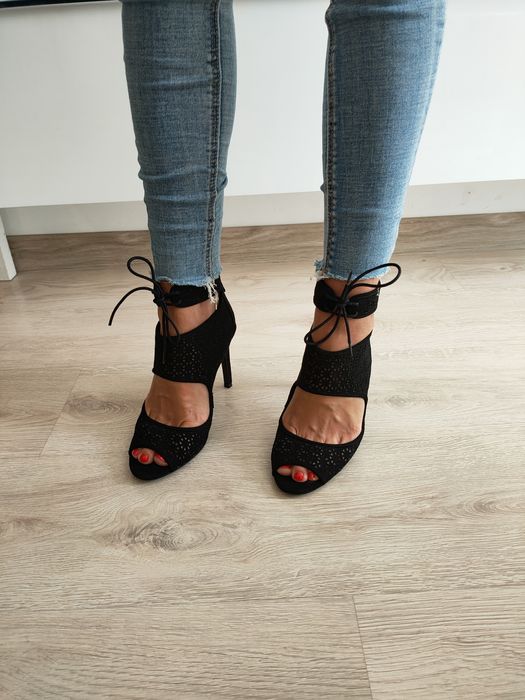 Sandałki Stradivarius wysokie rozmiar 38