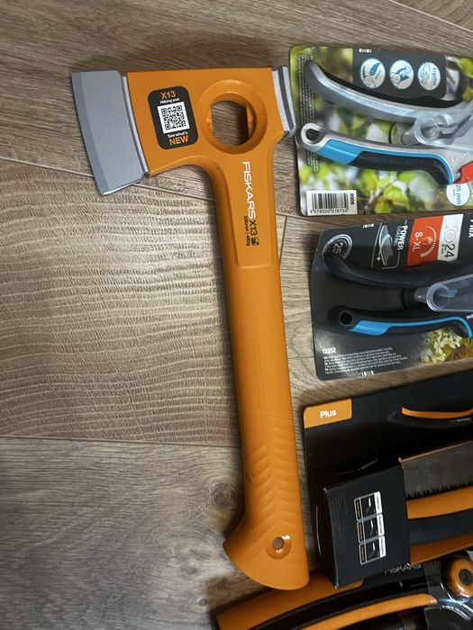 Інструменти Fiskars/Gardena, пилки, секатори, сокира