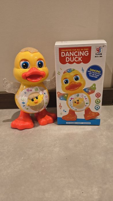 Kaczka śpiewa tańczy świeci