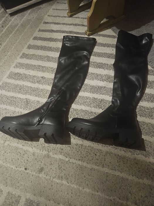 Sprzedam nowe buty wysokie zamek kolano kozaki