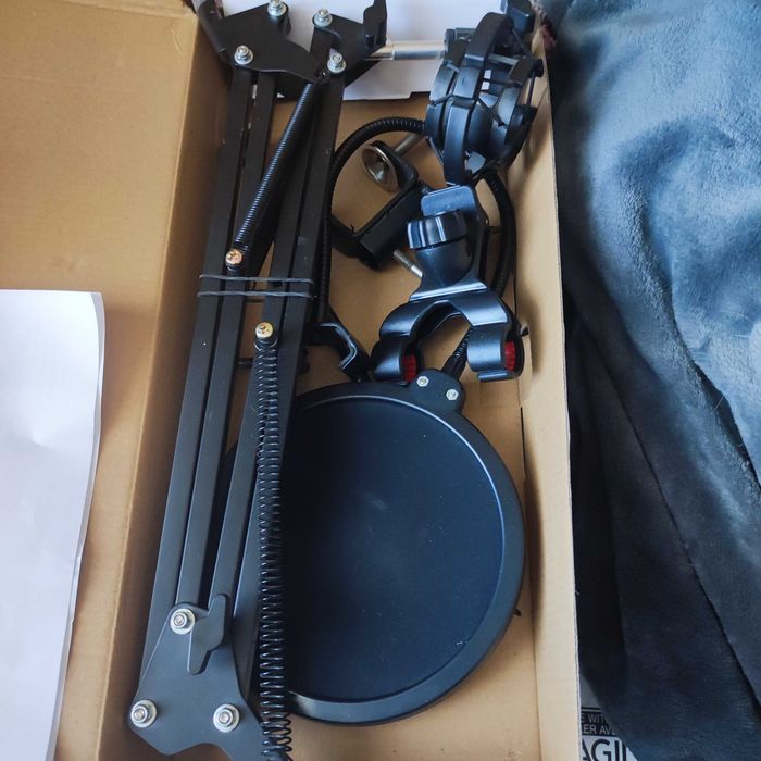 Mikrofon z filtrem i uchwytem