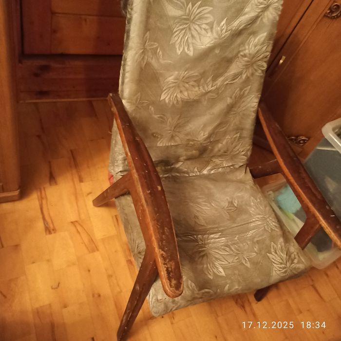 Радянське крісло під реставрацію