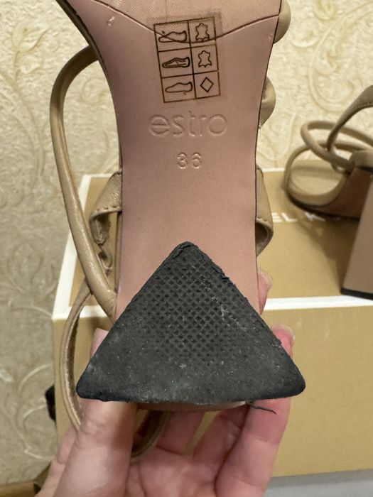 Шкіряні босоніжки Estro, 36р