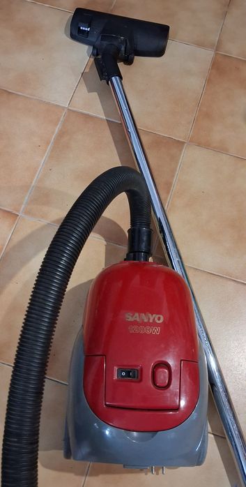 Aspirador Sanyo em boas condições