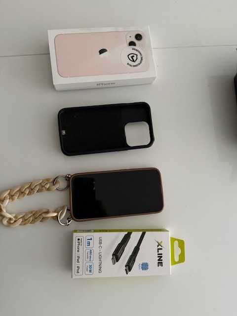 iPhone 13  128GB  z wyposażeniem dodatkowym