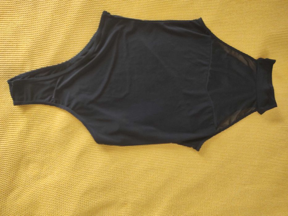 czarne body z półgolfem