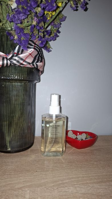 Парфумована вода, духи Moschino І Love Love 
ПарфуПарфум