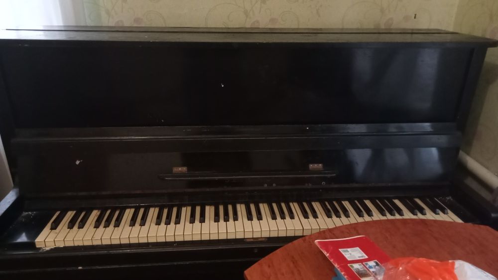 Обміняю піаніно на телефон афон 8плюс