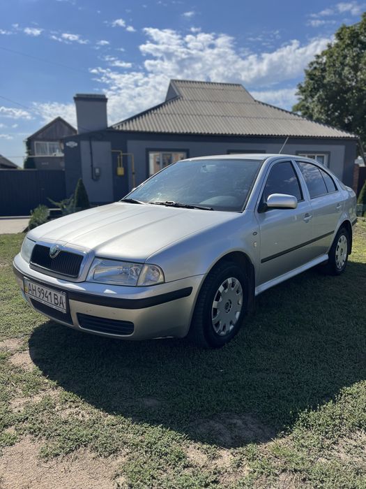 Skoda Octavia 2002року — 1.6 бензин  один власник , сервісна книжка 190 тис рідного пробігу